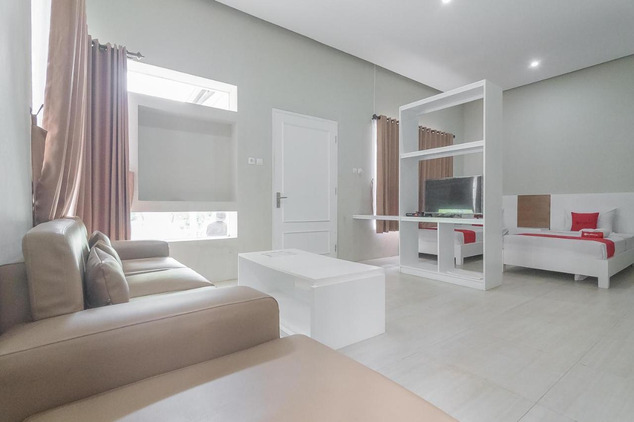 Reddoorz Resort Syariah Near D'Castello Ciater Субанг Экстерьер фото