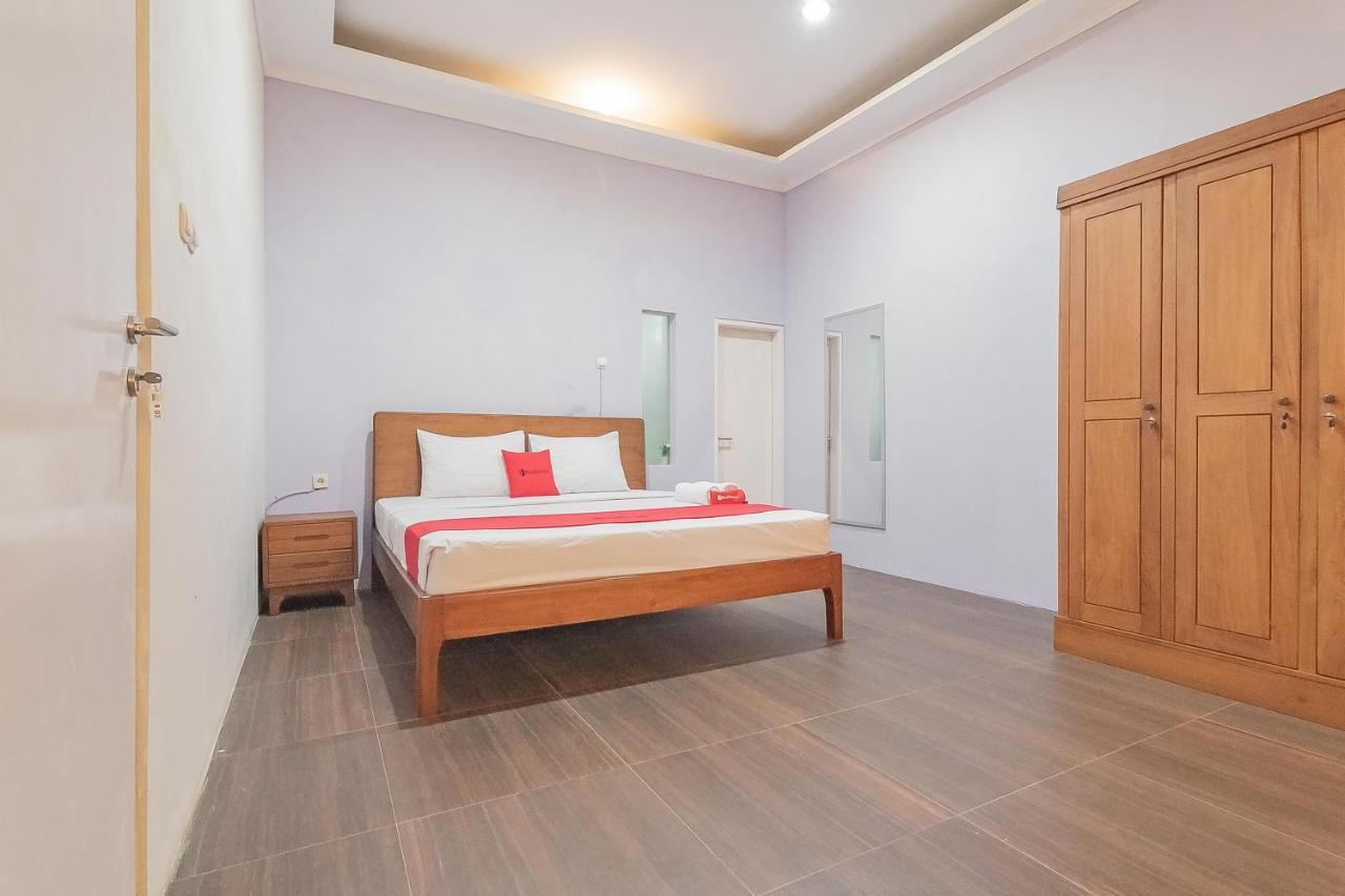Reddoorz Resort Syariah Near D'Castello Ciater Субанг Экстерьер фото