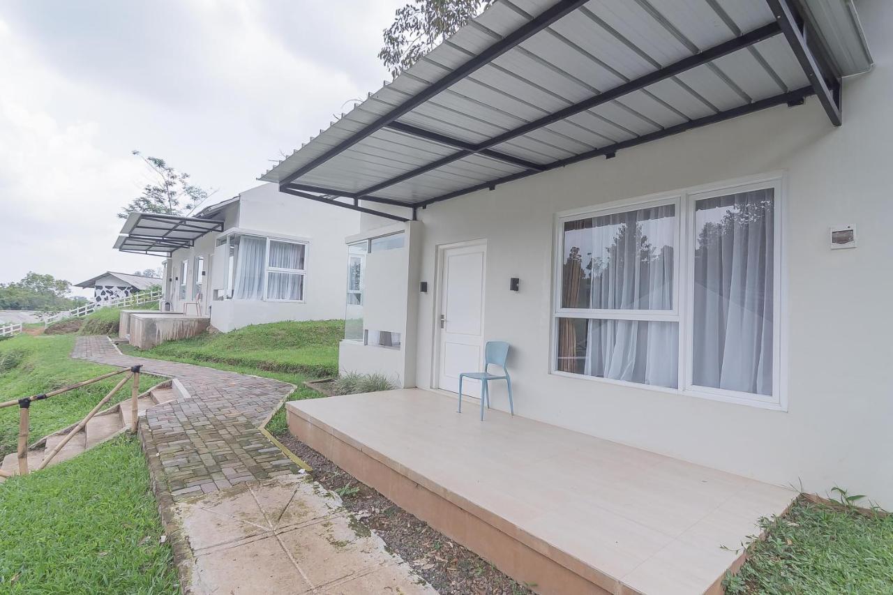Reddoorz Resort Syariah Near D'Castello Ciater Субанг Экстерьер фото