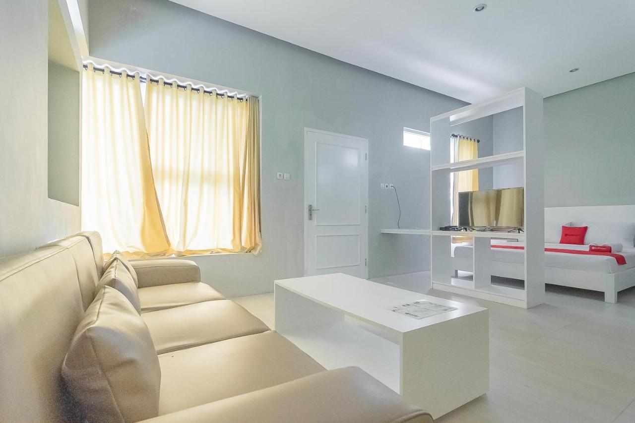 Reddoorz Resort Syariah Near D'Castello Ciater Субанг Экстерьер фото
