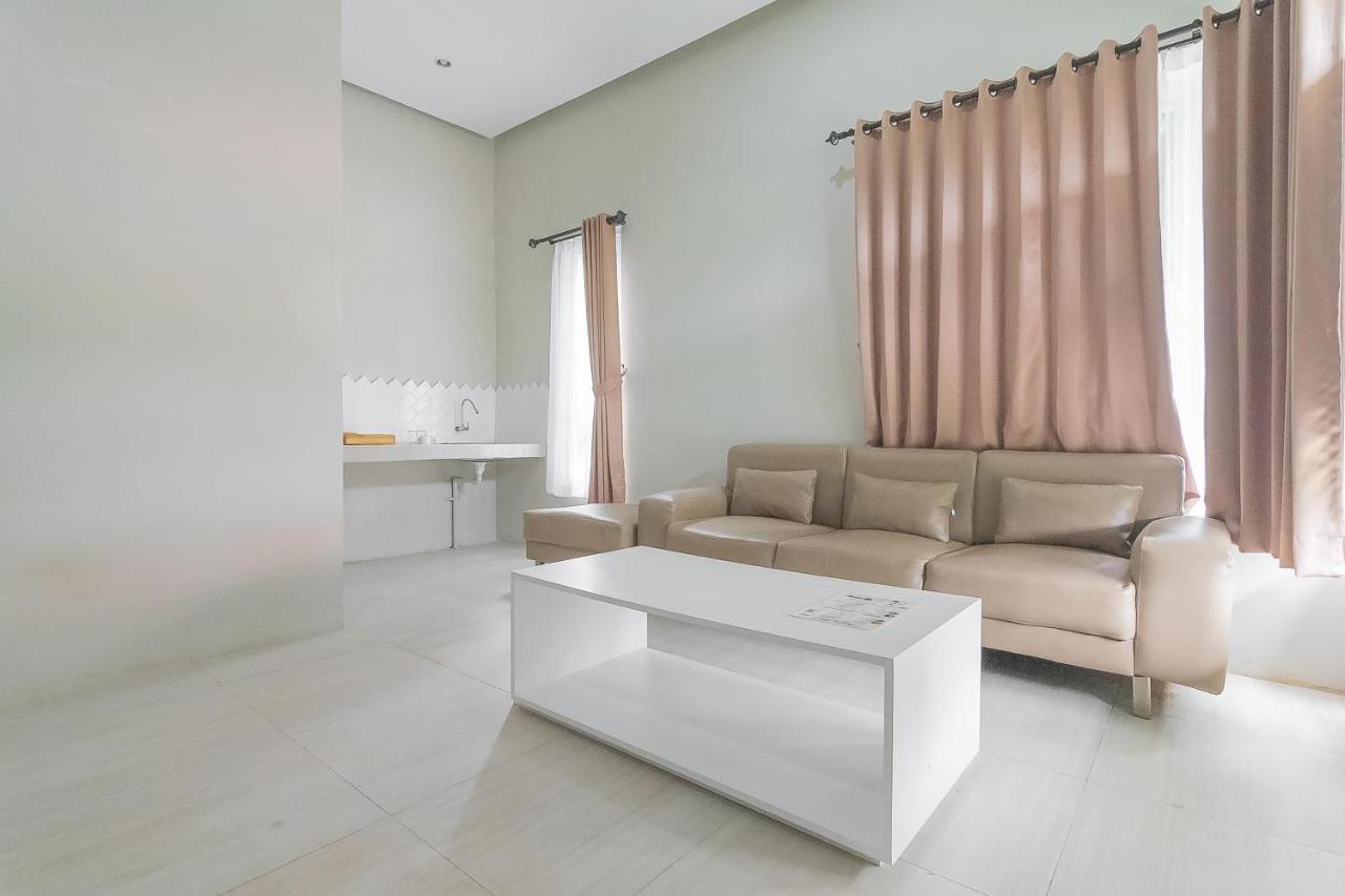 Reddoorz Resort Syariah Near D'Castello Ciater Субанг Экстерьер фото