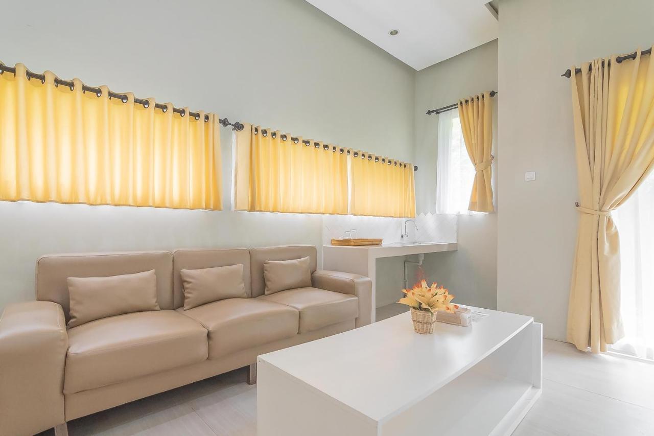 Reddoorz Resort Syariah Near D'Castello Ciater Субанг Экстерьер фото