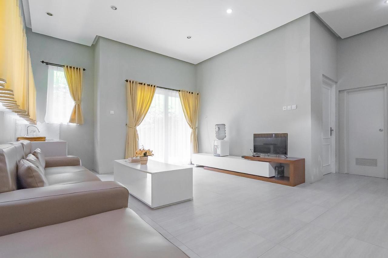 Reddoorz Resort Syariah Near D'Castello Ciater Субанг Экстерьер фото