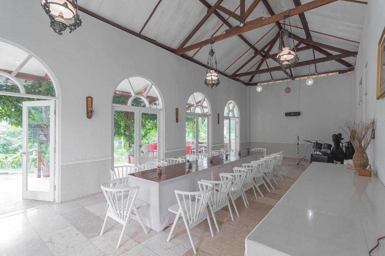 Reddoorz Resort Syariah Near D'Castello Ciater Субанг Экстерьер фото