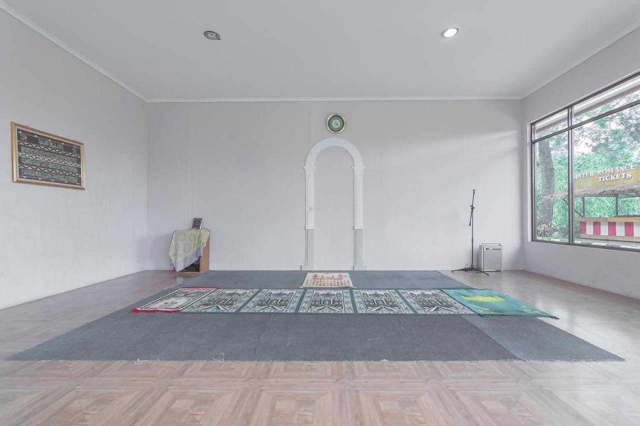 Reddoorz Resort Syariah Near D'Castello Ciater Субанг Экстерьер фото